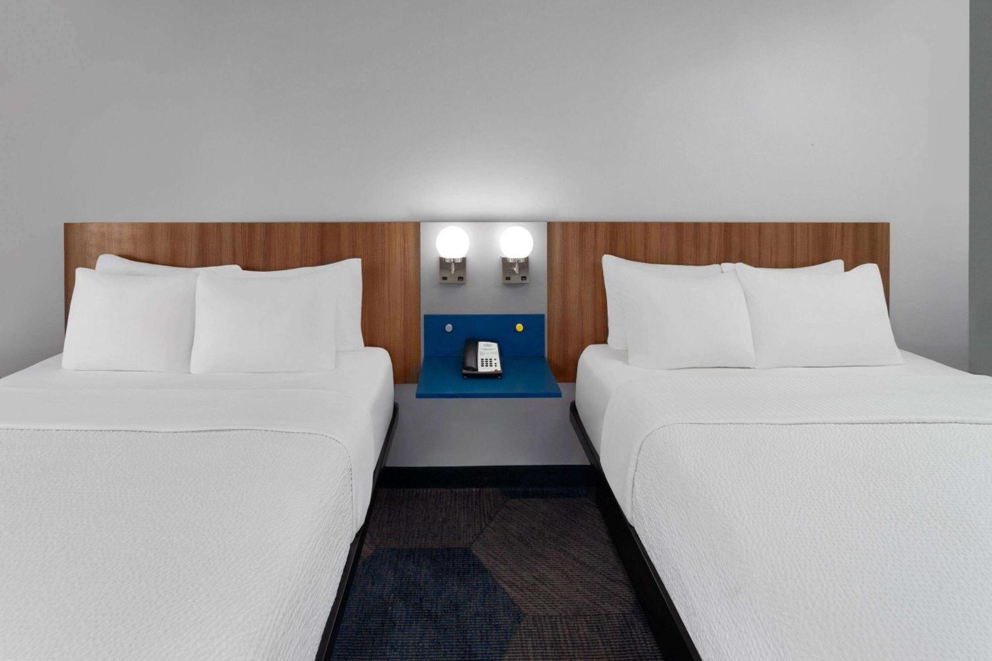 Microtel Inn By Wyndham Janesville Bagian luar foto