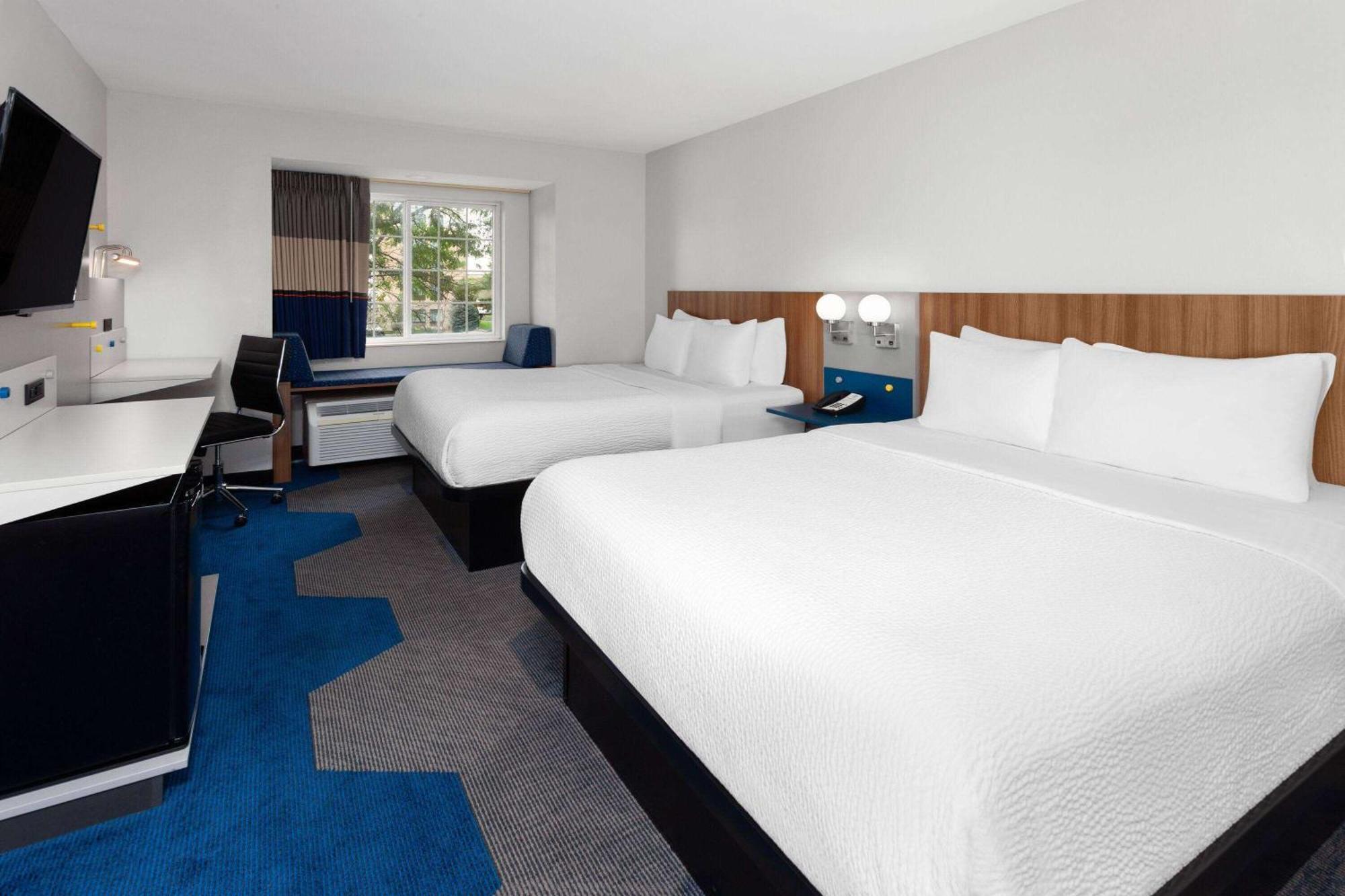 Microtel Inn By Wyndham Janesville Bagian luar foto