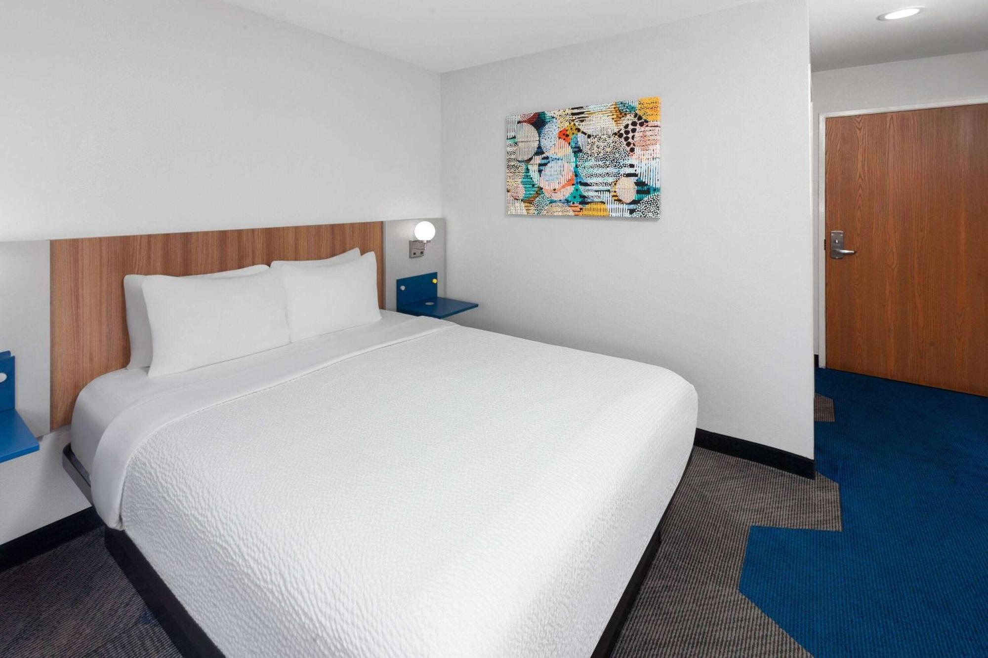 Microtel Inn By Wyndham Janesville Bagian luar foto