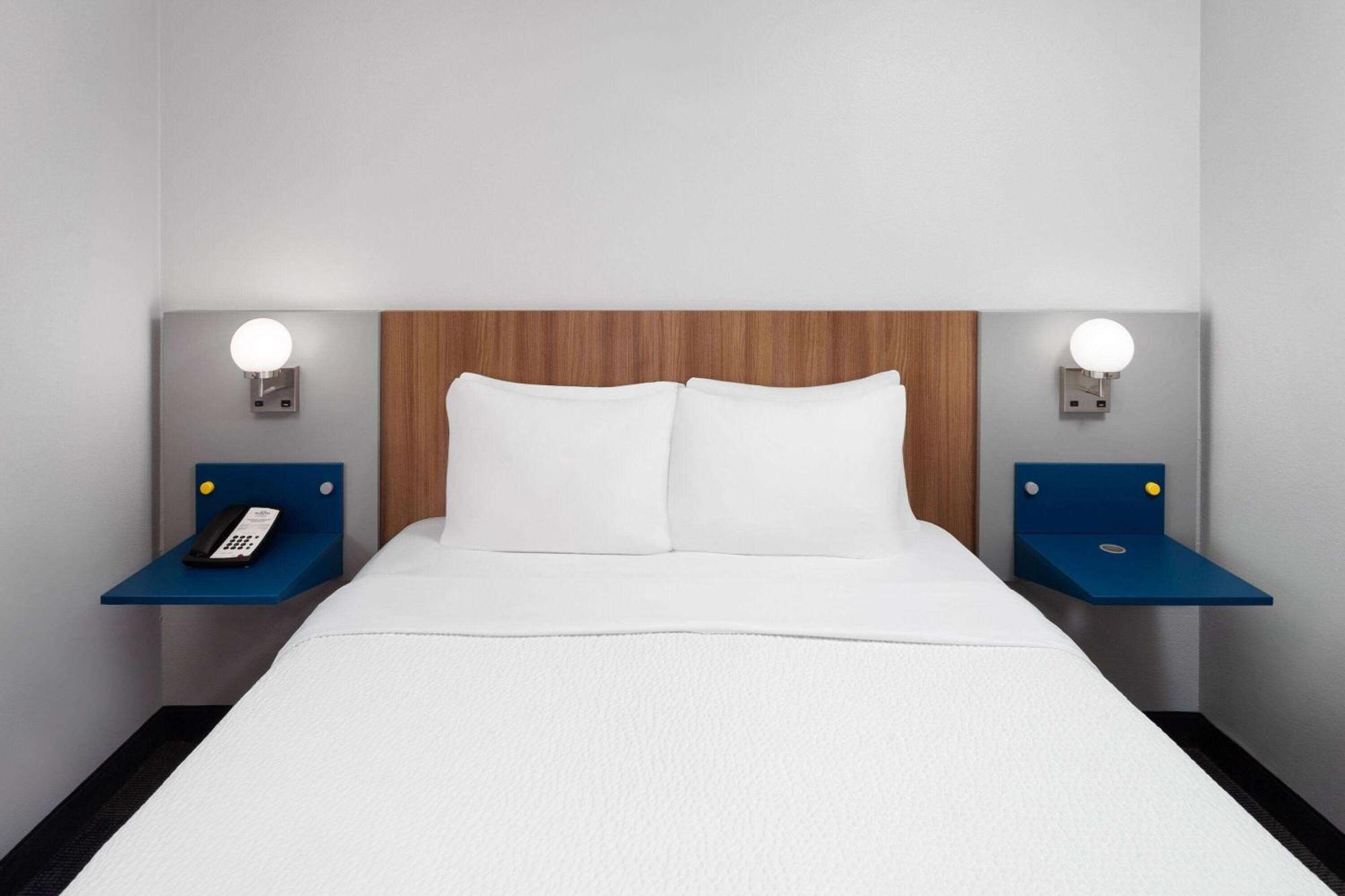 Microtel Inn By Wyndham Janesville Bagian luar foto